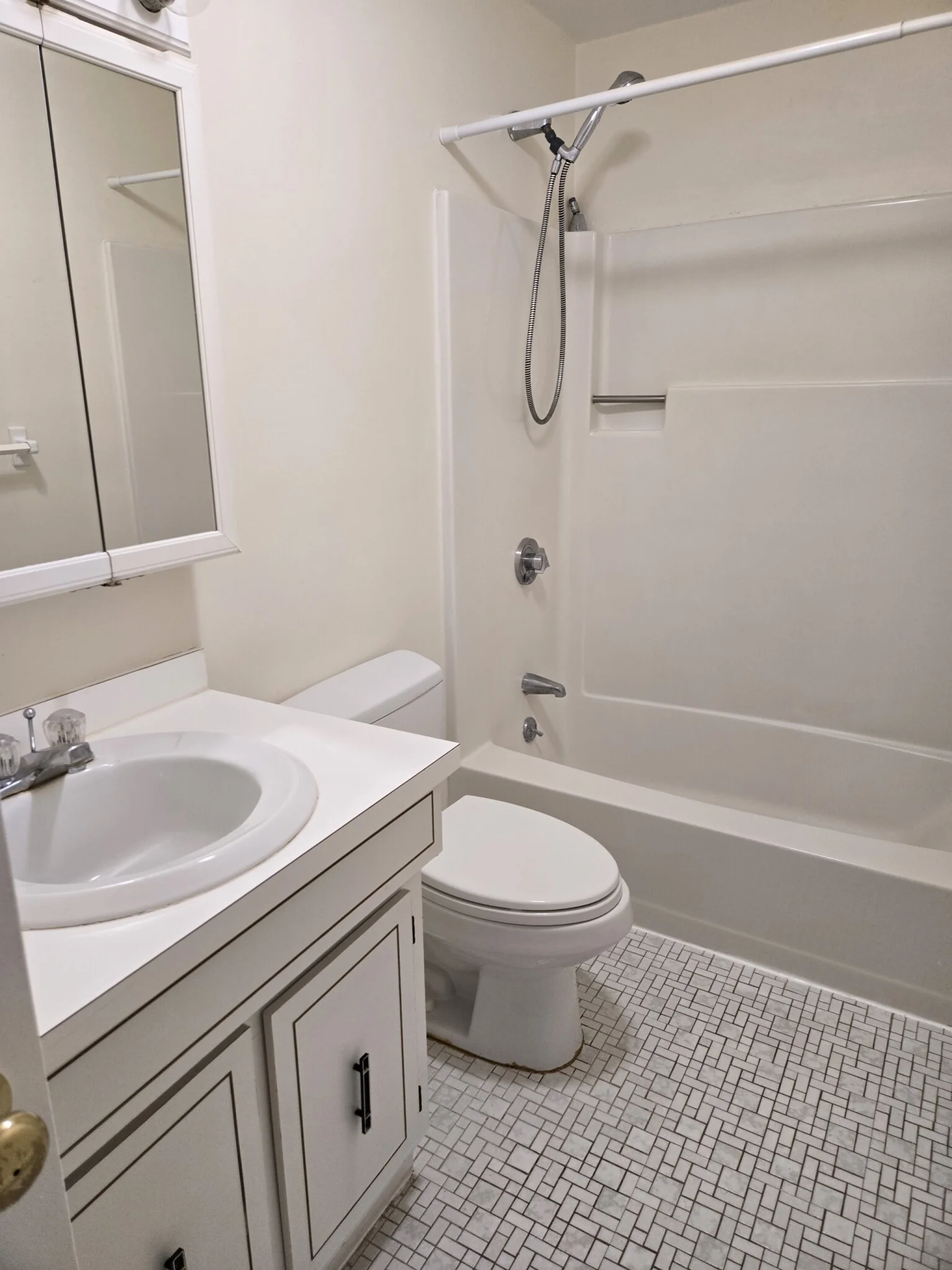 2 bed, 2.5 bath apartment for rent at 24 Rustic St, Newton Corner — photo 5 of 34