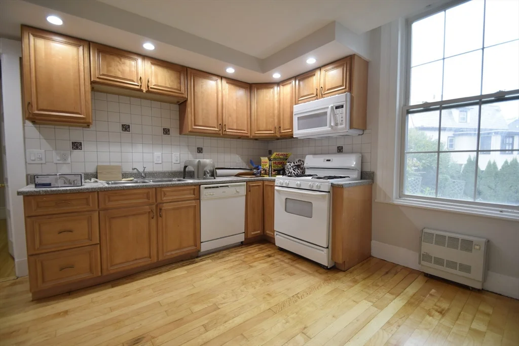 3 bed, 1 bath apartment for rent at 24 Saint James St Unit 24, Newton — photo 7 of 20