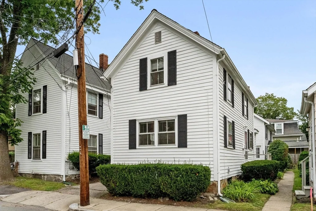 2 bed, 1 bath apartment for rent at 24 School St, Newton — photo 7 of 9