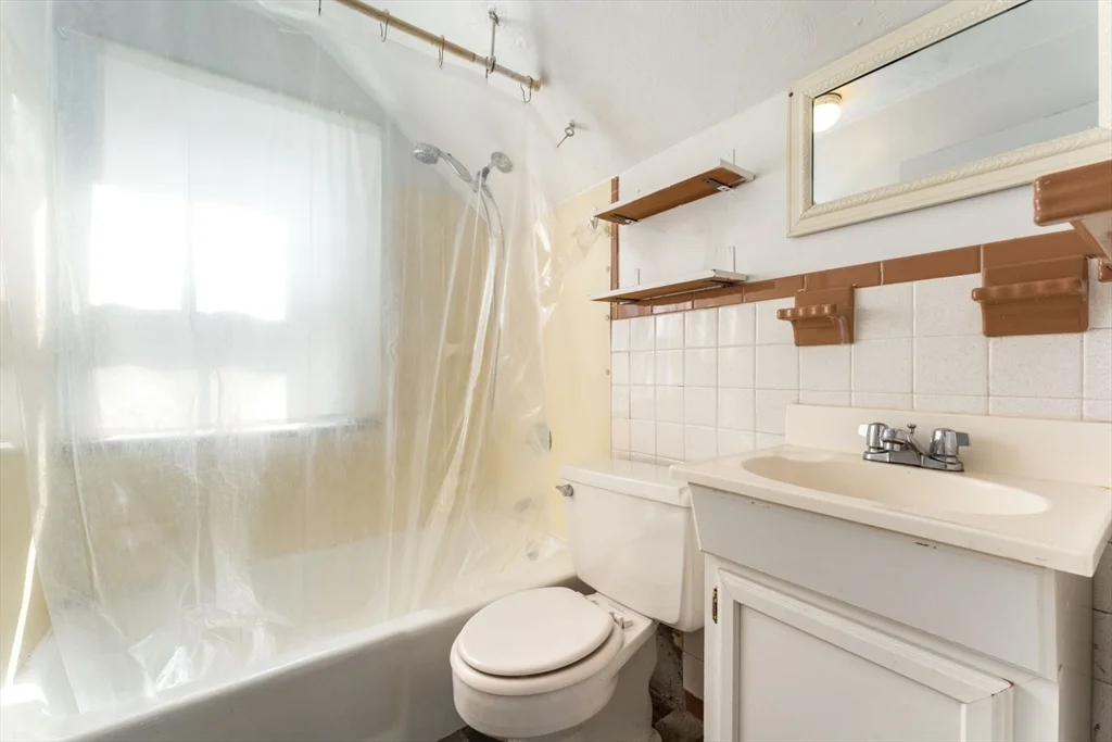 2 bed, 1 bath apartment for rent at 24 School St, Newton — photo 6 of 9