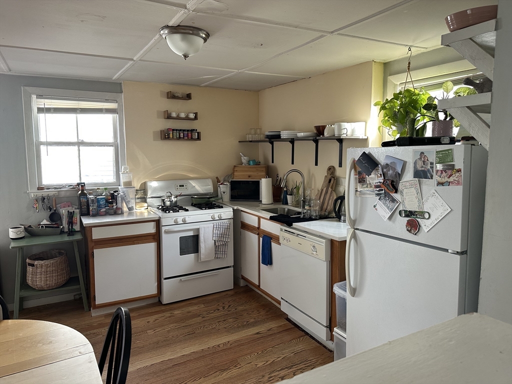 1 bed, 1 bath apartment for rent at 24 School St Unit 0, Newton — photo 3 of 9