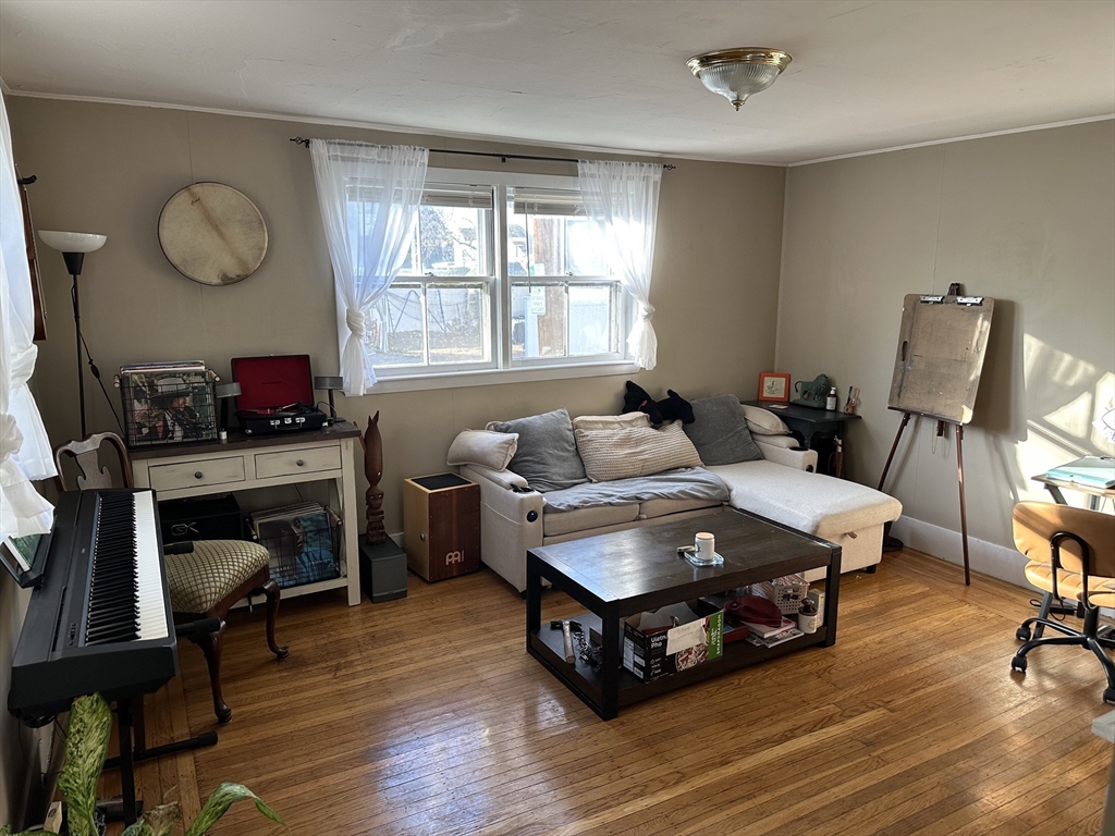 1 bed, 1 bath apartment for rent at 24 School St Unit 0, Newton — photo 2 of 9