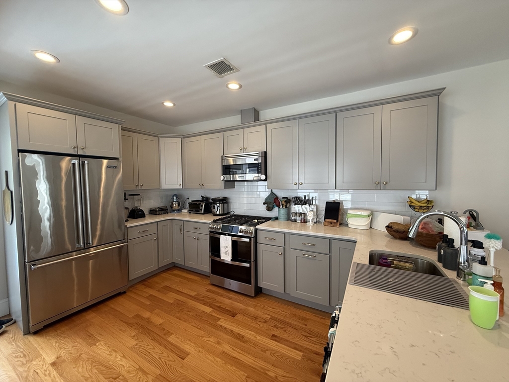 3 bed, 2 bath apartment for rent at 24 Shapley Unit 2, Medford — photo 2 of 29