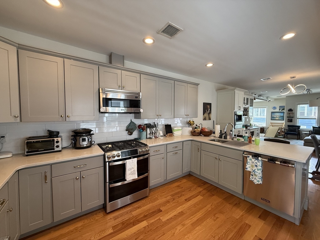 3 bed, 2 bath apartment for rent at 24 Shapley Unit 2, Medford — photo 1 of 29