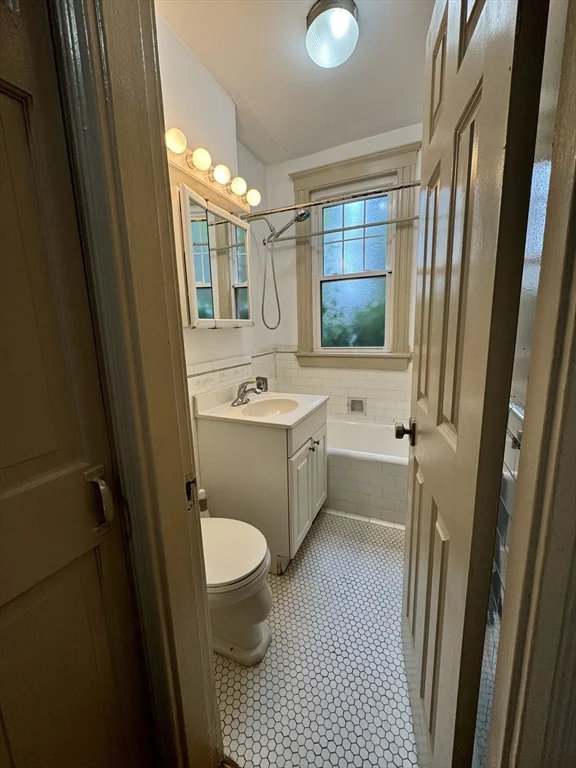 1 bed, 1 bath apartment for rent at 24 Sidlaw Rd Unit 8, Brighton — photo 13 of 21