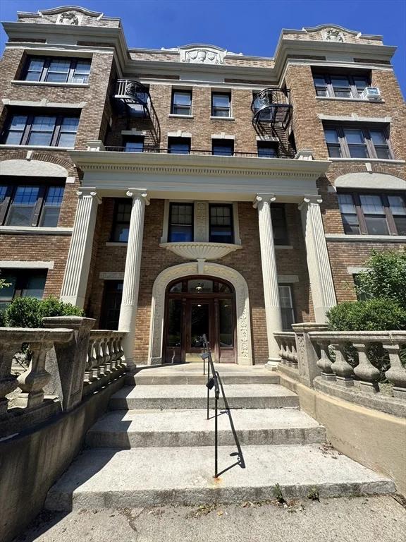 1 bed, 1 bath apartment for rent at 24 Sidlaw Rd Unit 8, Brighton — photo 1 of 21