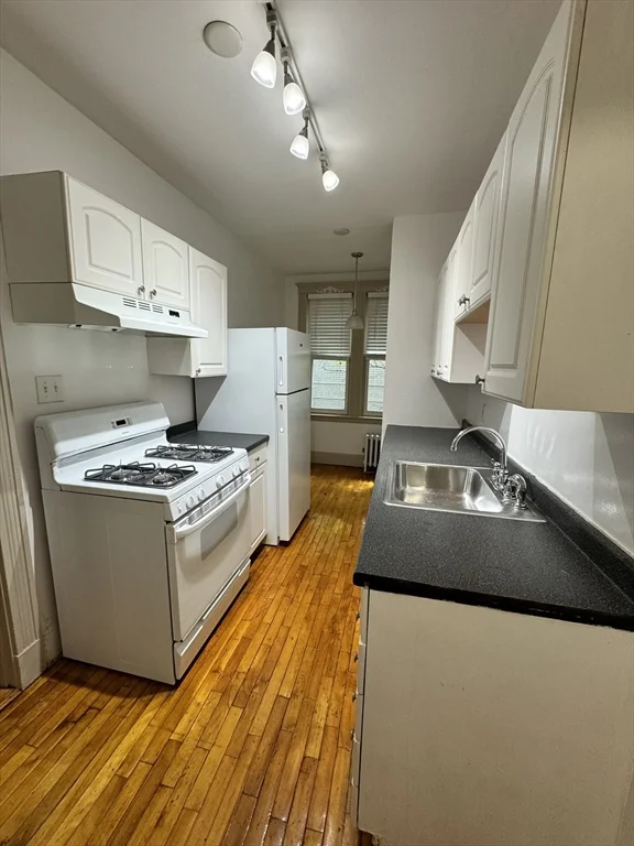 1 bed, 1 bath apartment for rent at 24 Sidlaw Rd Unit 8, Brighton — photo 7 of 21