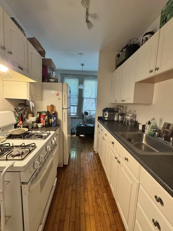 1 bed, 1 bath apartment for rent at 24 Sidlaw Rd Unit 8, Brighton — photo 19 of 21