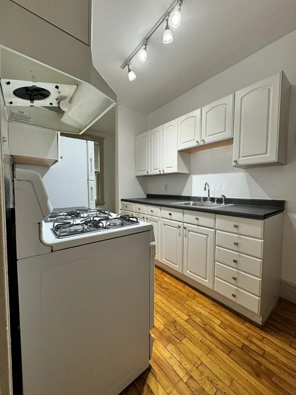 1 bed, 1 bath apartment for rent at 24 Sidlaw Rd Unit 8, Brighton — photo 6 of 21