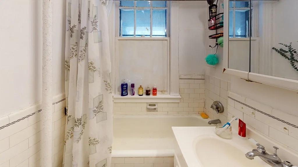 Studio bed, 1 bath apartment for rent at 24 Sidlaw Rd Unit 9, Brighton — photo 5 of 5