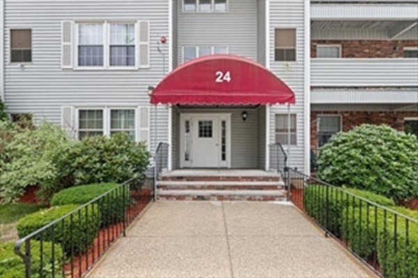 1 bed, 1 bath apartment for rent at 24 South St Unit 3, Medford — photo 1 of 13