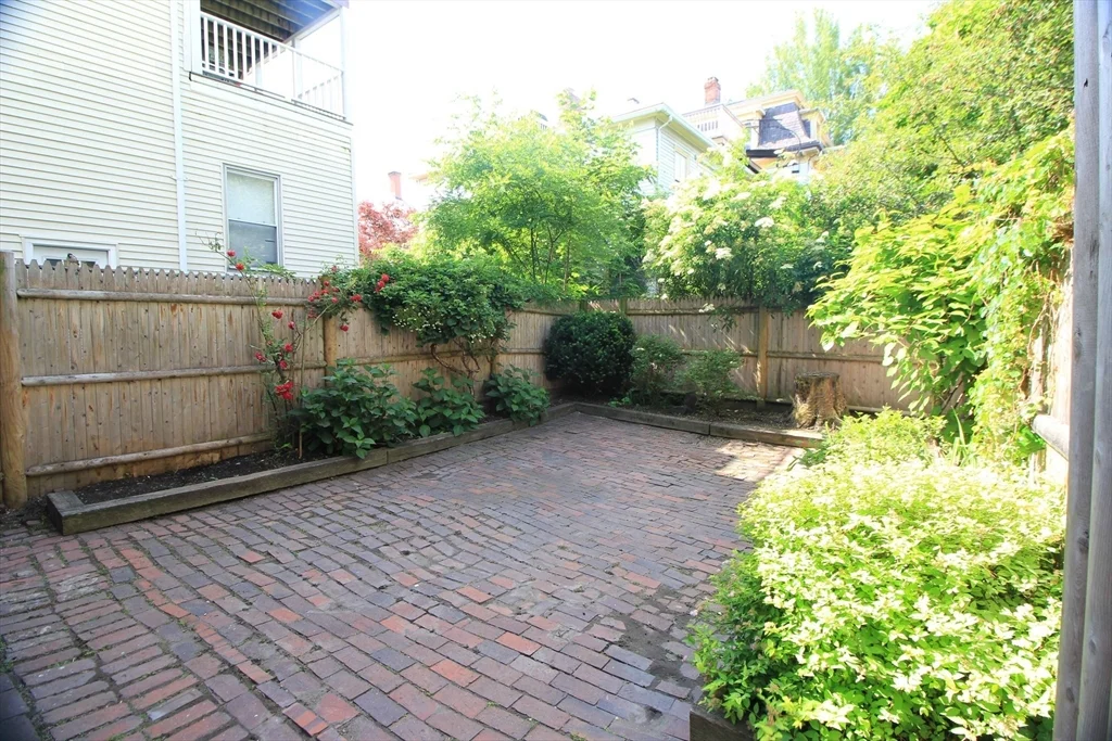 2 bed, 1 bath apartment for rent at 24 Suffolk St Unit 2, The Port — photo 10 of 12