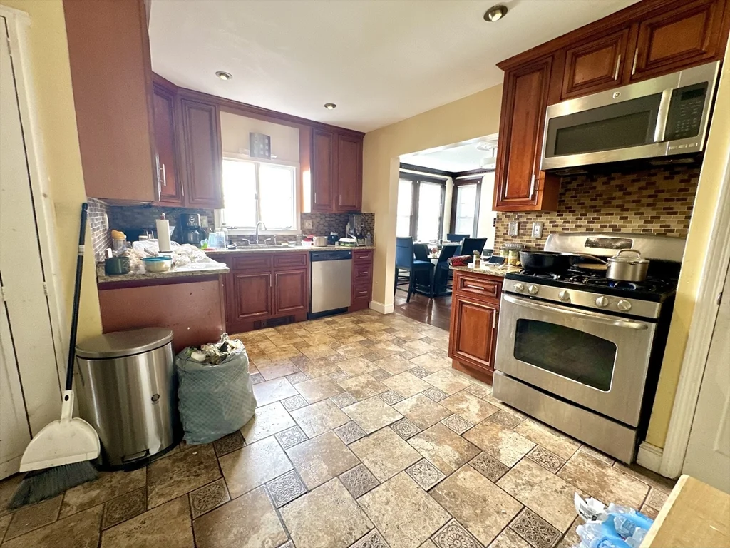 3 bed, 2 bath apartment for rent at 24 Thatcher Unit 1, Hyde Park — photo 6 of 25