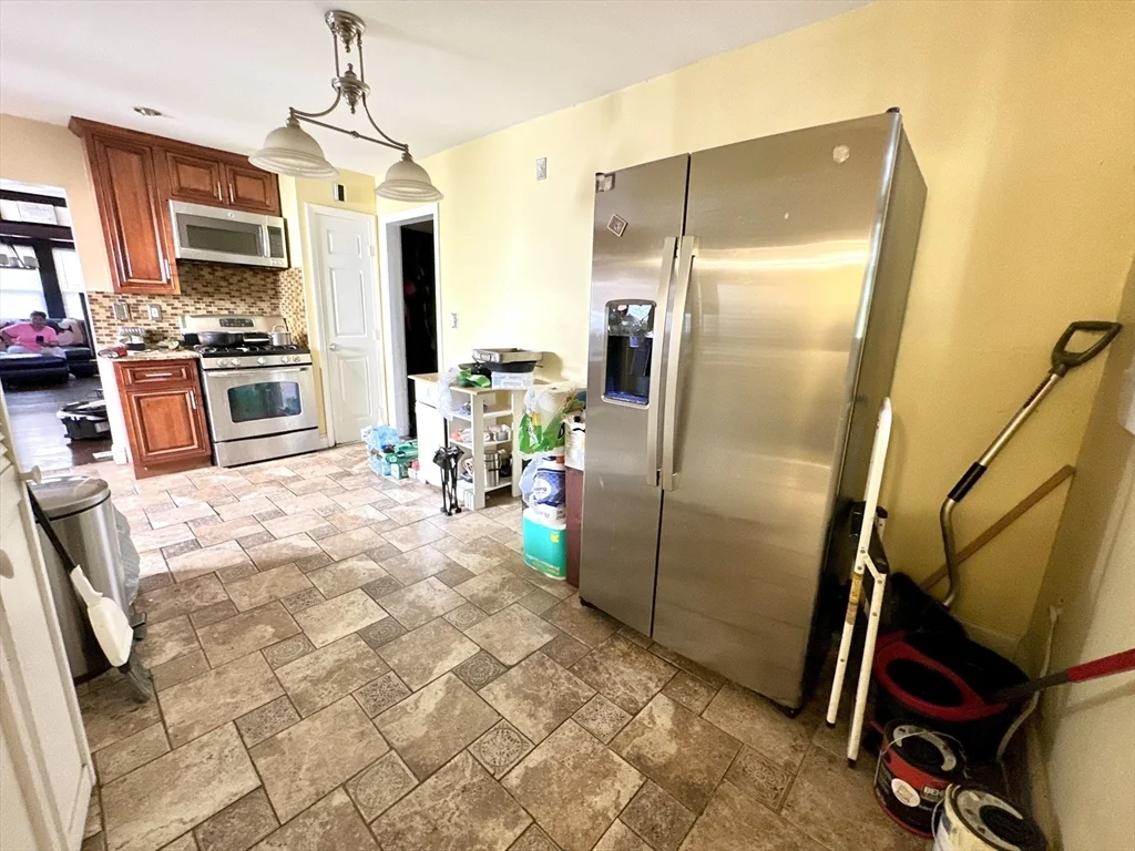 3 bed, 2 bath apartment for rent at 24 Thatcher Unit 1, Hyde Park — photo 7 of 25