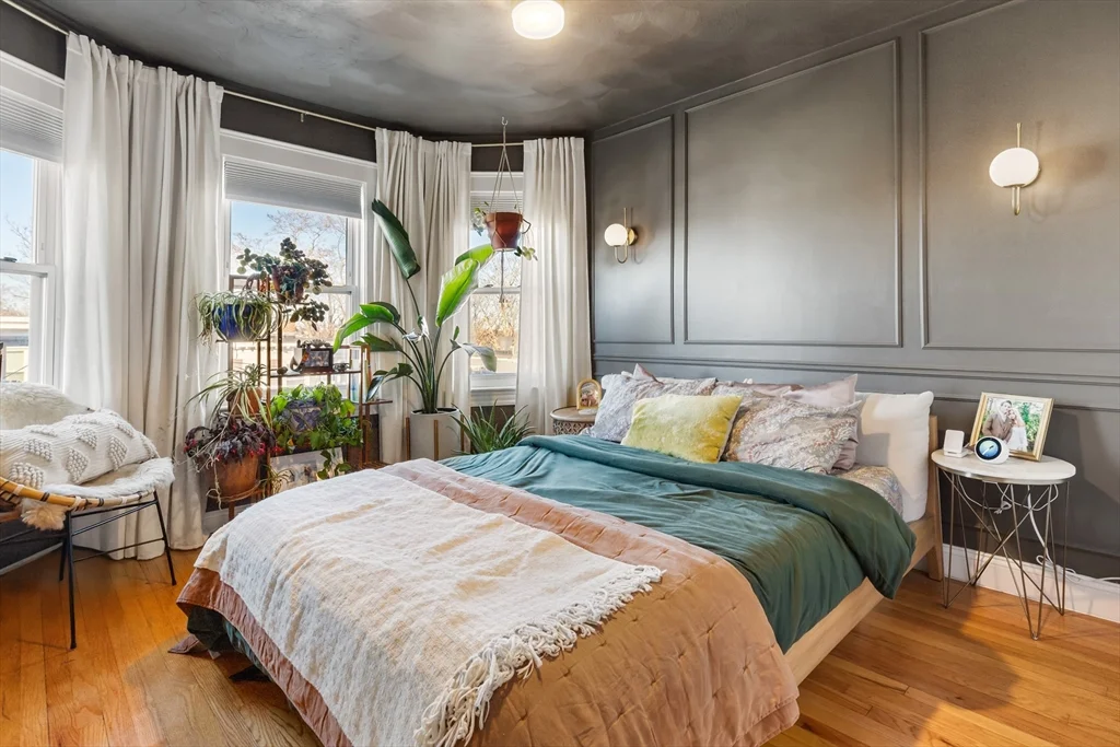 3 bed, 1 bath apartment for rent at 24 Thelma Unit Penthouse, Dorchester — photo 8 of 17