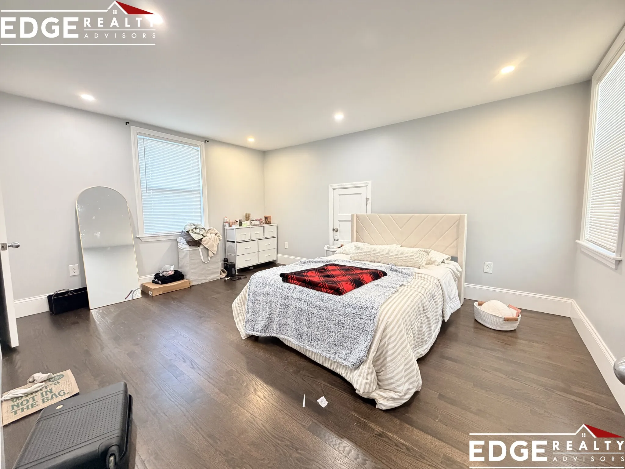 4 bed, 3 bath apartment for rent at 24 Tremont St Unit N/A, Brighton — photo 4 of 12