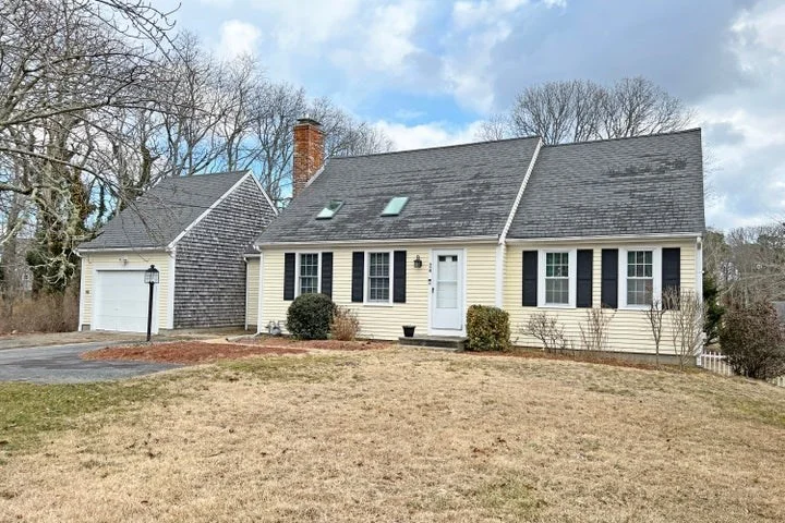 3 bed, 2 bath apartment for rent at 24 Union, Yarmouth — photo 1 of 21