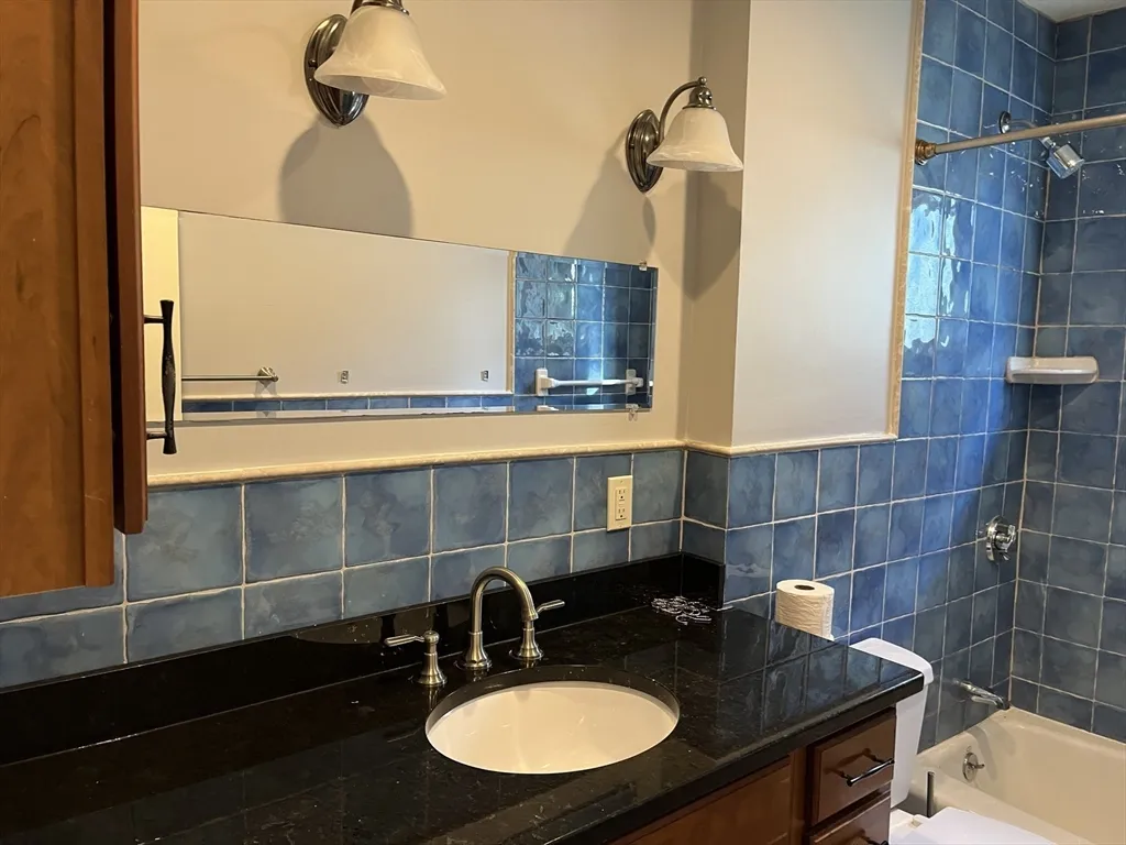 2 bed, 1 bath apartment for rent at 24 Upcrest Unit 1, Oak Square — photo 12 of 13