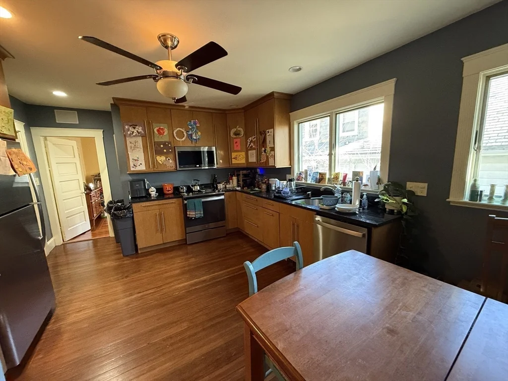 2 bed, 1 bath apartment for rent at 24 Upcrest Unit 1, Oak Square — photo 7 of 13