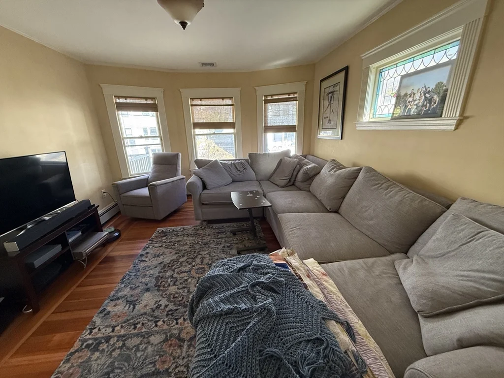 2 bed, 1 bath apartment for rent at 24 Upcrest Unit 1, Oak Square — photo 3 of 13