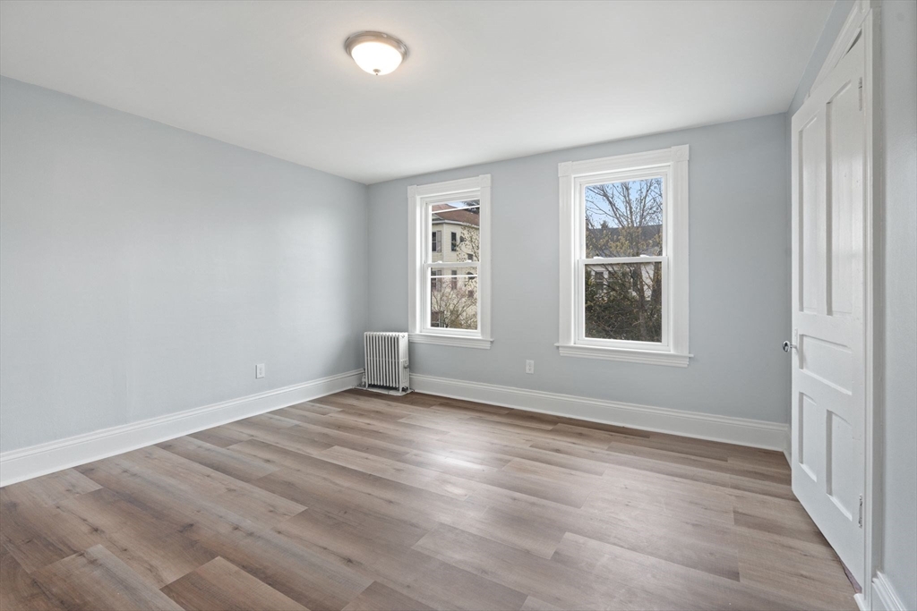 3 bed, 1 bath apartment for rent at 24 Vinton St Unit 3, Worcester — photo 3 of 10