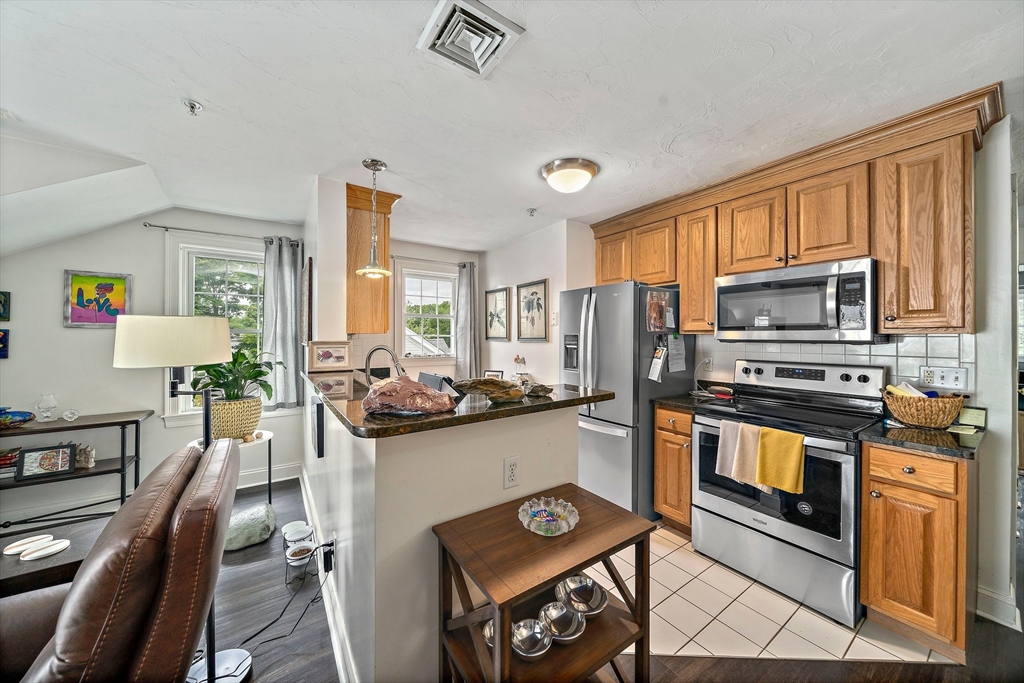2 bed, 2 bath apartment for rent at 24 Wall St Unit E, Canton — photo 3 of 14