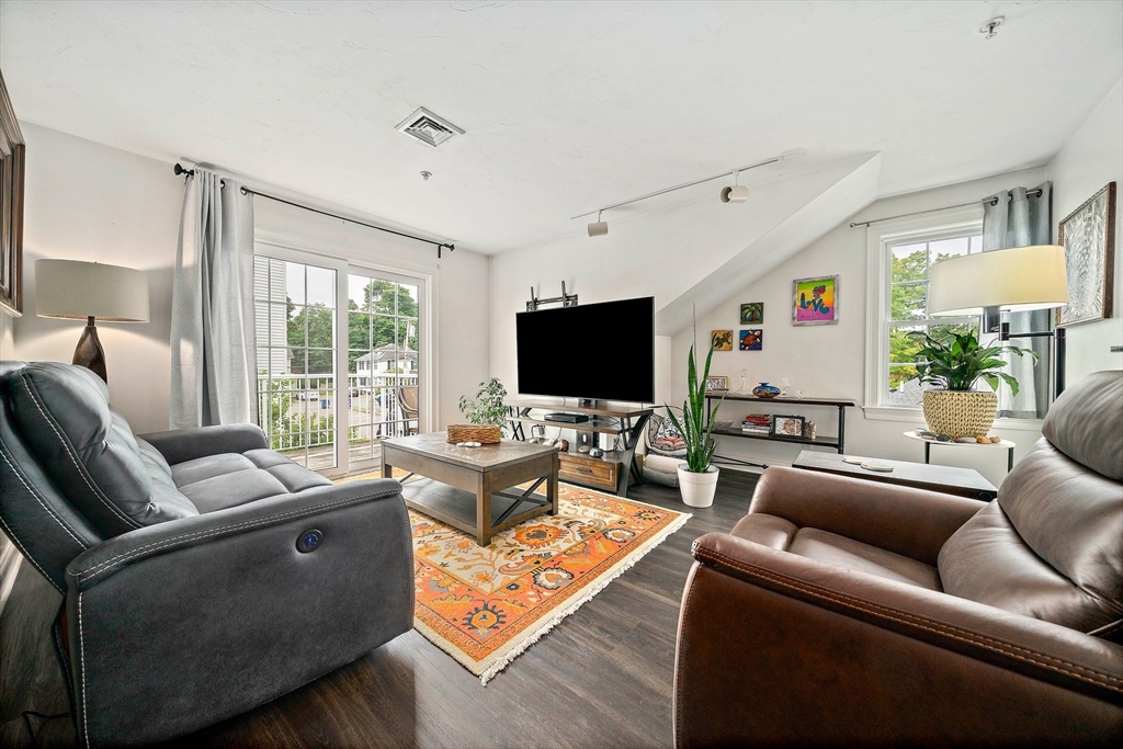 2 bed, 2 bath apartment for rent at 24 Wall St Unit E, Canton — photo 5 of 14