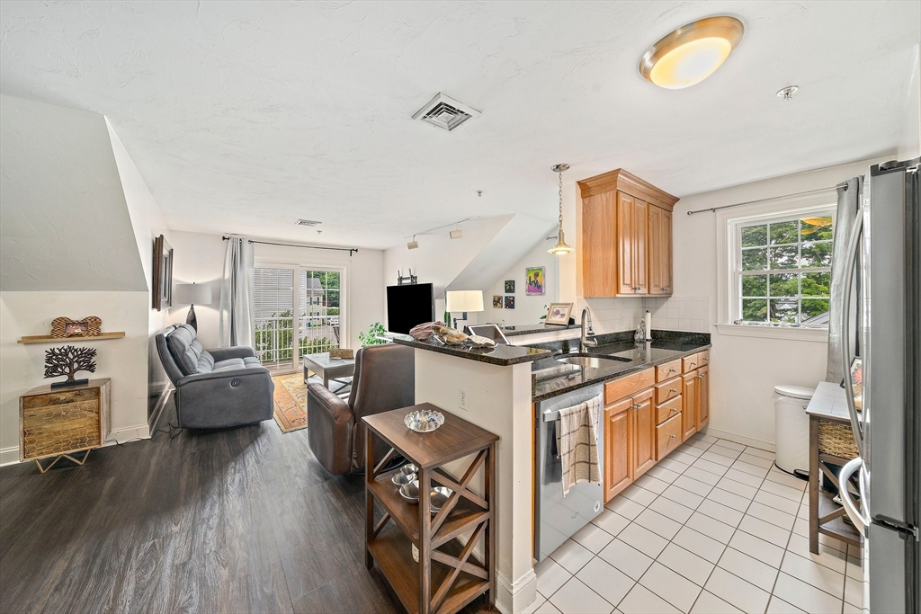 2 bed, 2 bath apartment for rent at 24 Wall St Unit E, Canton — photo 2 of 14