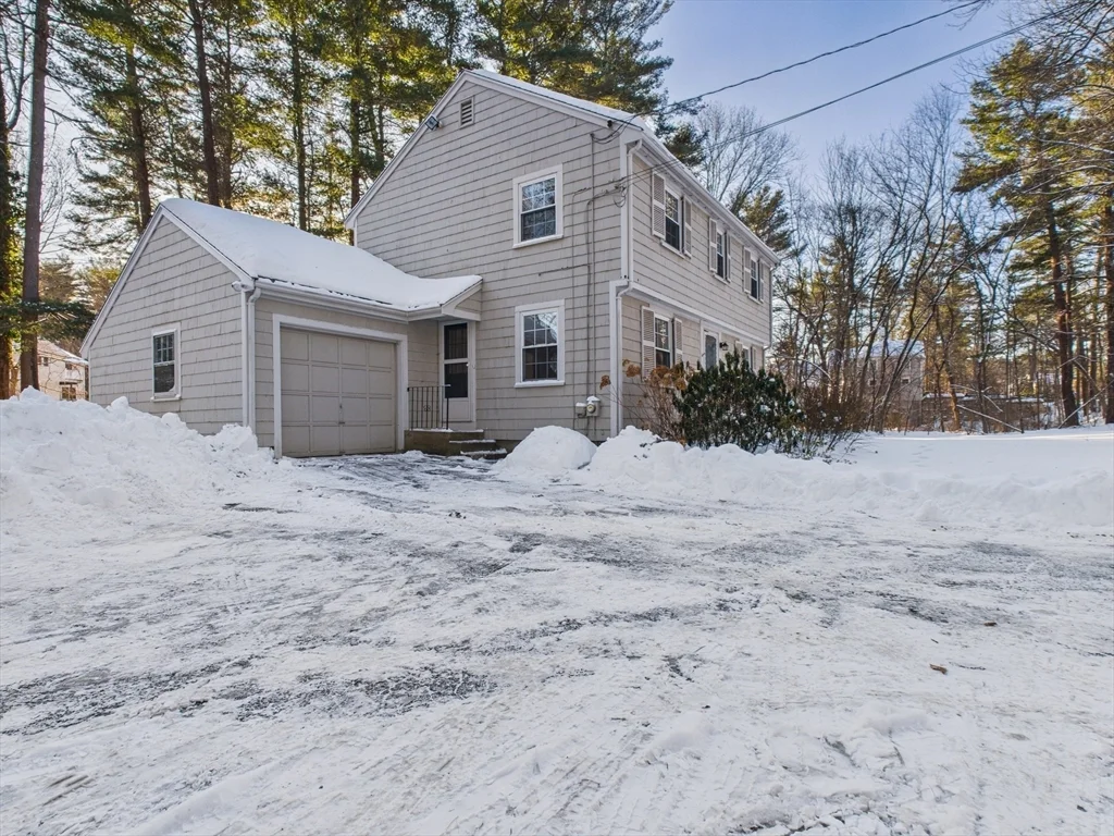 3 bed, 1 bath apartment for rent at 24 Walpole St, Dover — photo 3 of 21