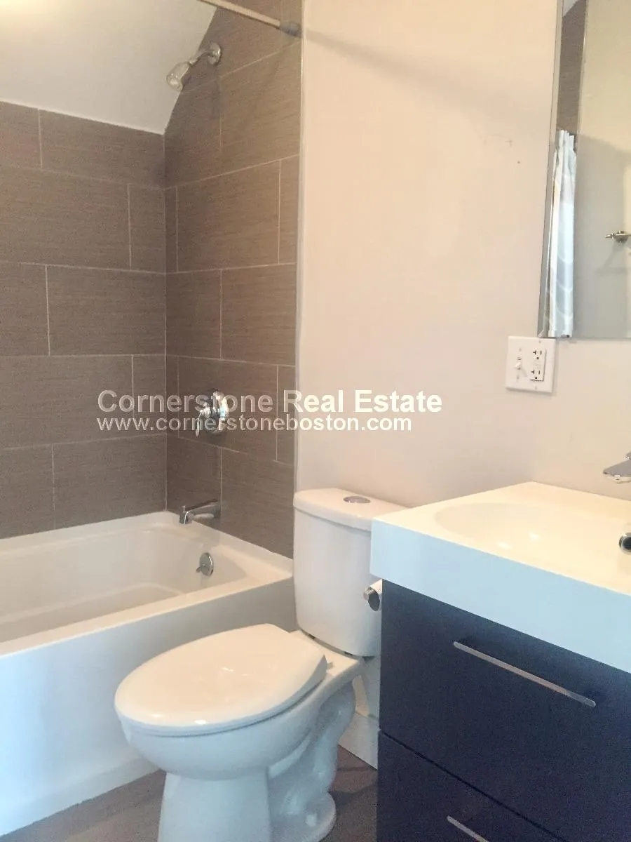 3 bed, 2 bath apartment for rent at 24 Washburn St Unit 3, Dorchester — photo 5 of 12