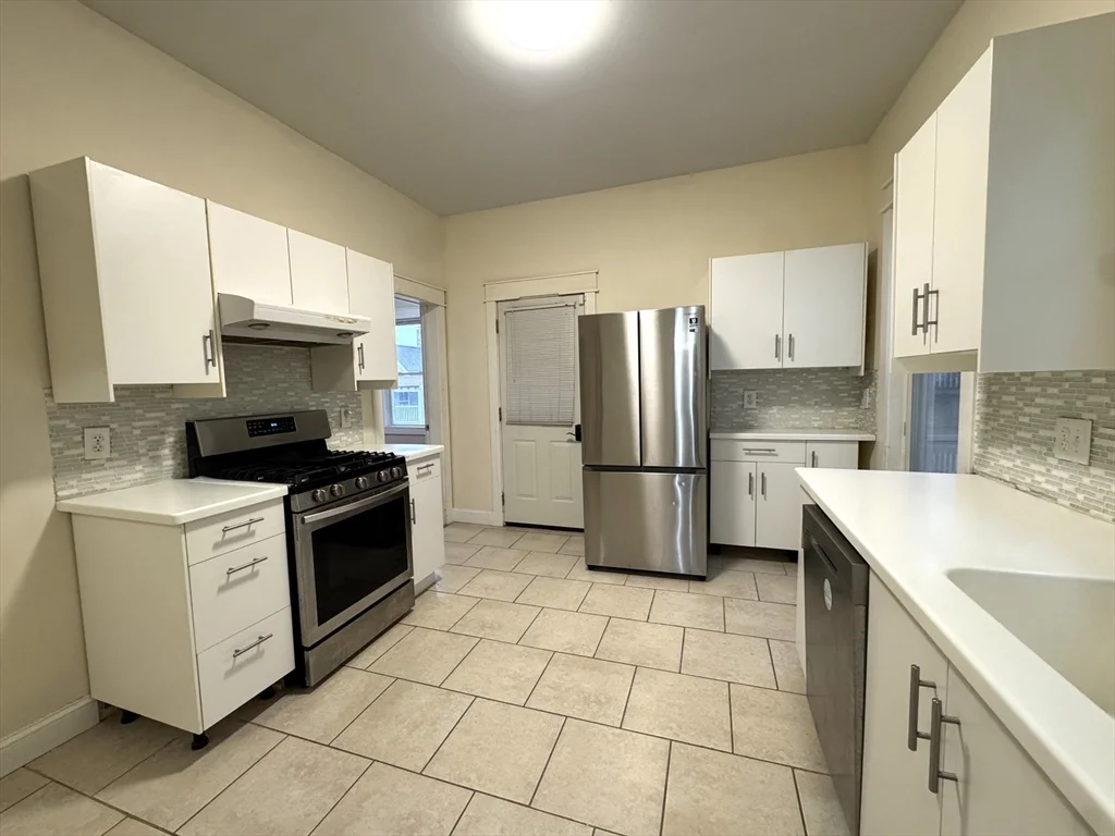 3 bed, 2 bath apartment for rent at 24 Weld Hill St Unit 2, Jamaica Plain — photo 2 of 29