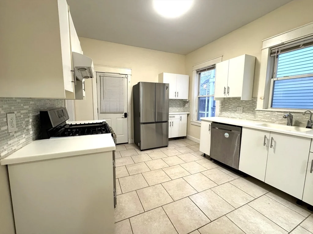 3 bed, 2 bath apartment for rent at 24 Weld Hill St Unit 2, Jamaica Plain — photo 1 of 29