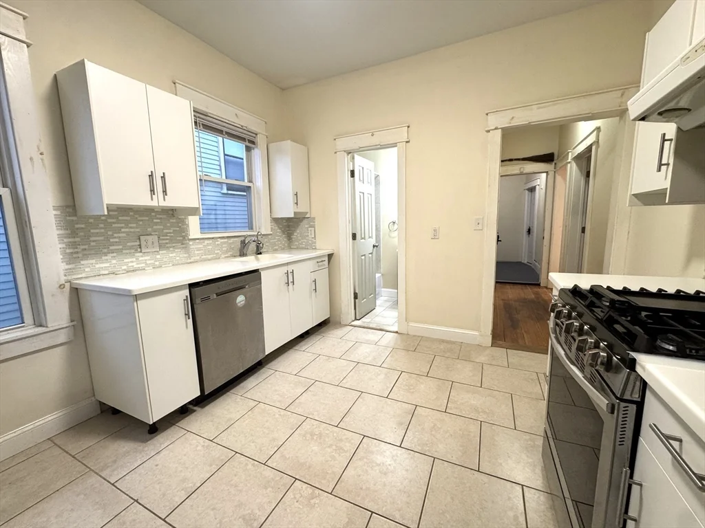 3 bed, 2 bath apartment for rent at 24 Weld Hill St Unit 2, Jamaica Plain — photo 4 of 29