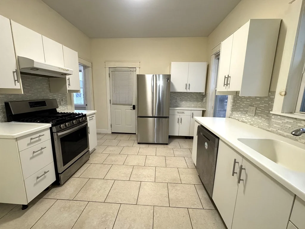 3 bed, 2 bath apartment for rent at 24 Weld Hill St Unit 2, Jamaica Plain — photo 3 of 29