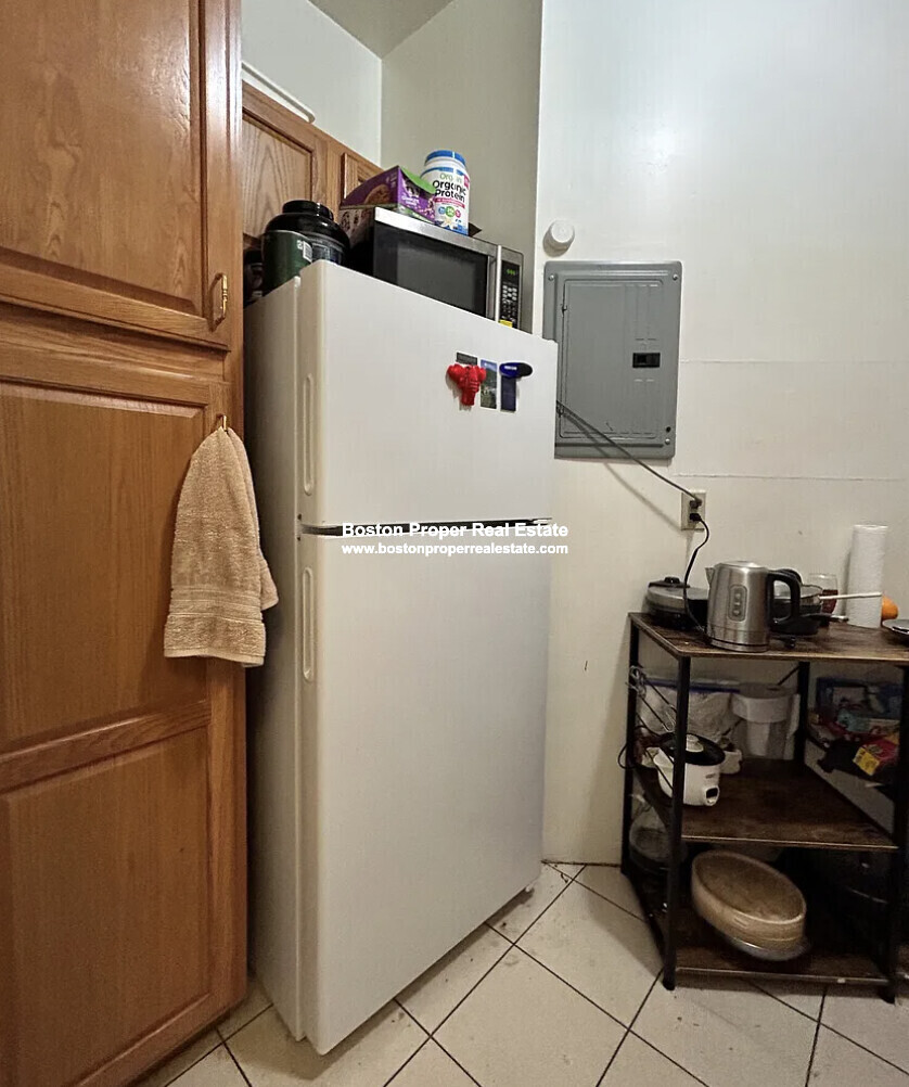 4 bed, 1 bath apartment for rent at 24 Westland Ave Unit 1, Fenway — photo 3 of 14