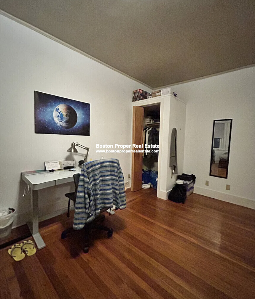 4 bed, 1 bath apartment for rent at 24 Westland Ave Unit 1, Fenway — photo 11 of 14
