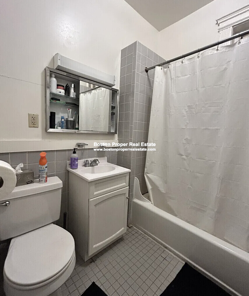 4 bed, 1 bath apartment for rent at 24 Westland Ave Unit 1, Fenway — photo 10 of 14