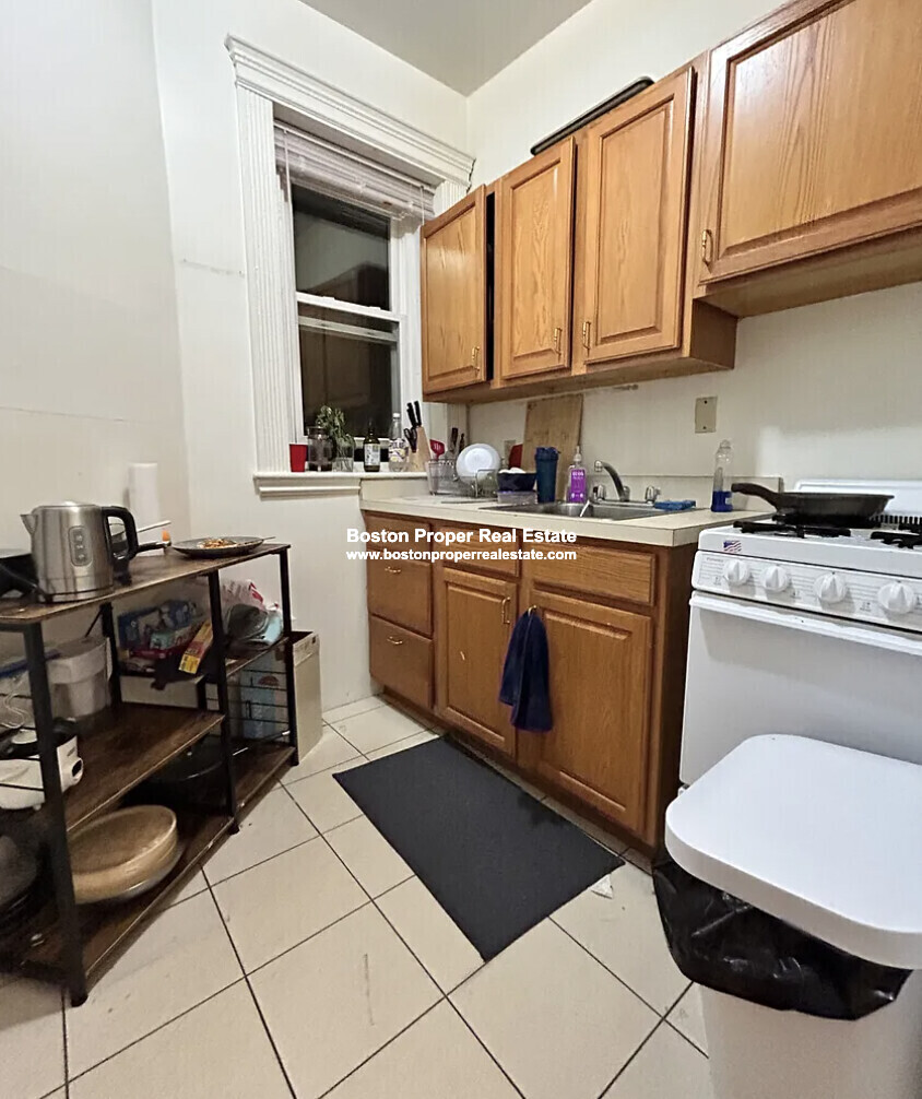 4 bed, 1 bath apartment for rent at 24 Westland Ave Unit 1, Fenway — photo 7 of 14