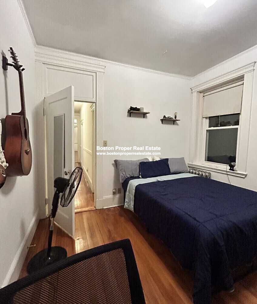 4 bed, 1 bath apartment for rent at 24 Westland Ave Unit 1, Fenway — photo 6 of 14