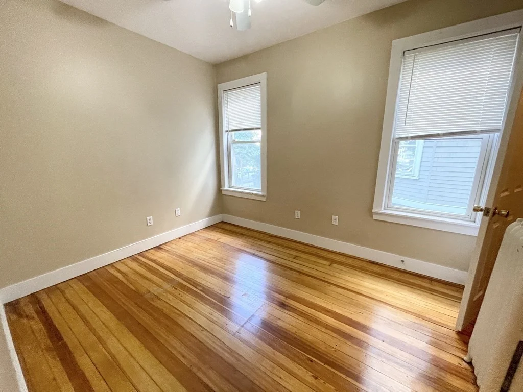 4 bed, 1 bath apartment for rent at 24 Willis St Unit 1, Dorchester — photo 5 of 11