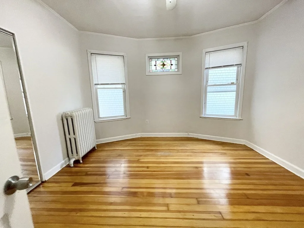 4 bed, 1 bath apartment for rent at 24 Willis St Unit 1, Dorchester — photo 4 of 11