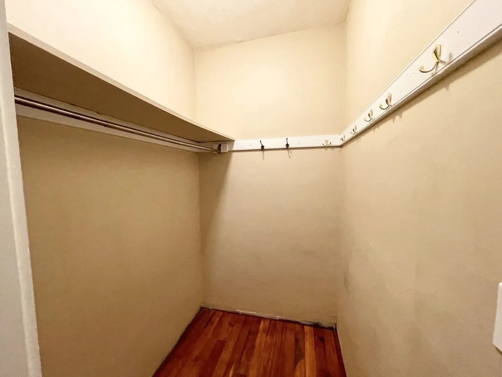 4 bed, 1 bath apartment for rent at 24 Willis St Unit 1, Dorchester — photo 9 of 11