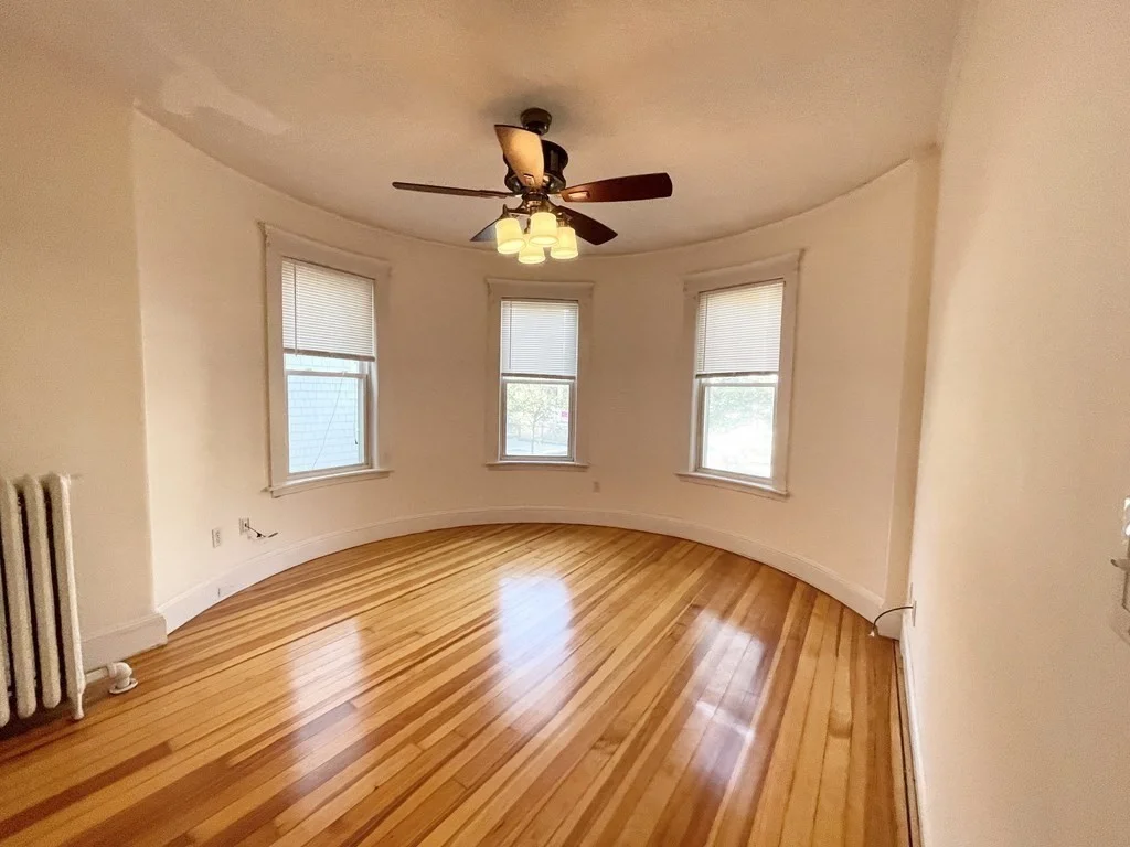 4 bed, 1 bath apartment for rent at 24 Willis St Unit 1, Dorchester — photo 3 of 11
