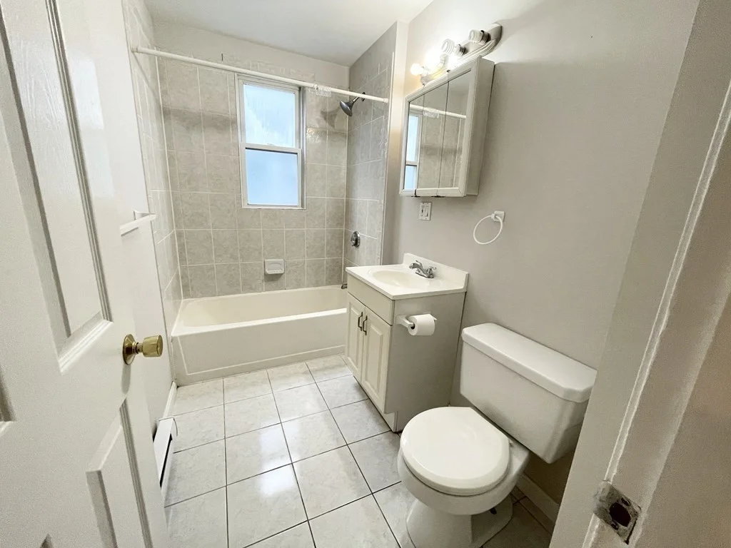 4 bed, 1 bath apartment for rent at 24 Willis St Unit 1, Dorchester — photo 10 of 11