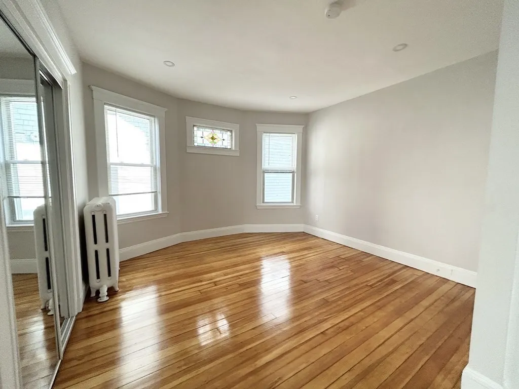 4 bed, 1 bath apartment for rent at 24 Willis St Unit 2, Dorchester — photo 5 of 10