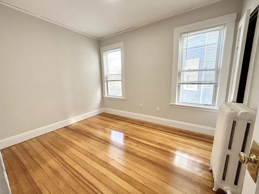 4 bed, 1 bath apartment for rent at 24 Willis St Unit 2, Dorchester — photo 7 of 10