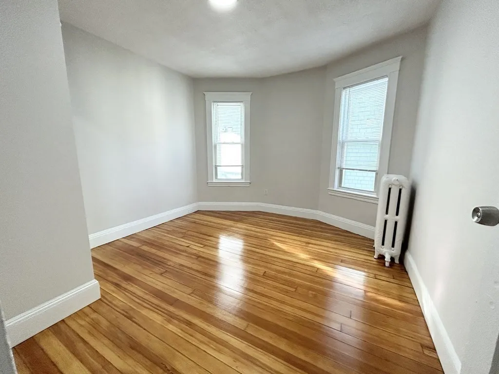 4 bed, 1 bath apartment for rent at 24 Willis St Unit 2, Dorchester — photo 6 of 10