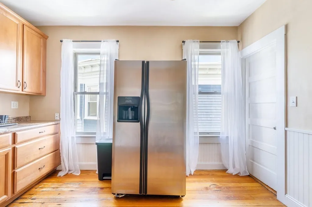 4 bed, 1 bath apartment for rent at 24 Willis St Unit 3, Dorchester — photo 4 of 16