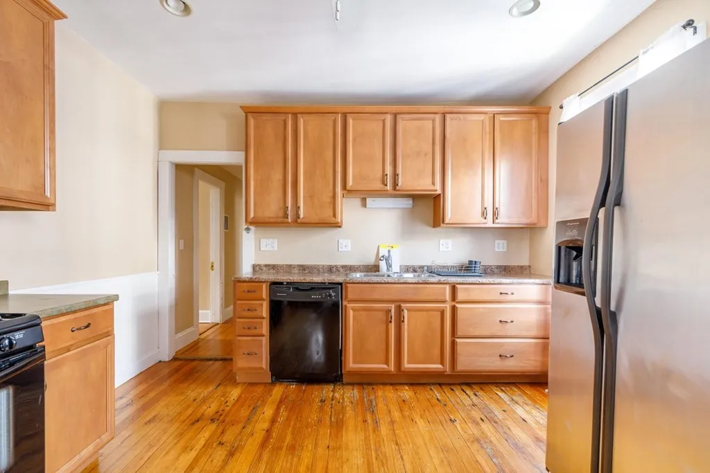 4 bed, 1 bath apartment for rent at 24 Willis St Unit 3, Dorchester