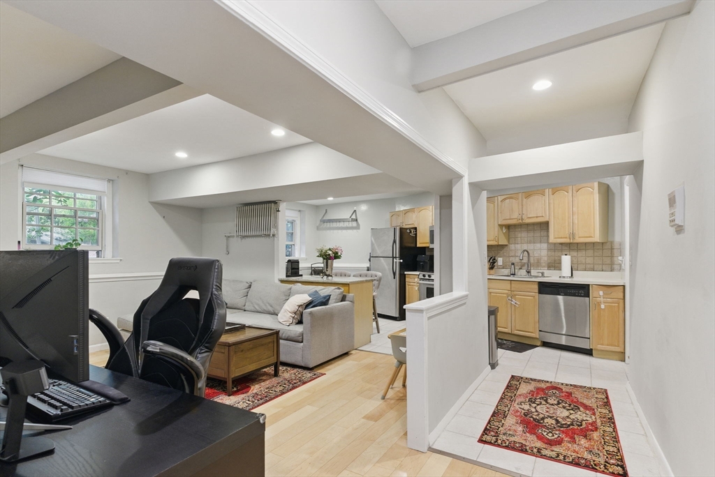 1 bed, 1 bath apartment for rent at 240 Brattle St Unit 1, West Cambridge — photo 3 of 16
